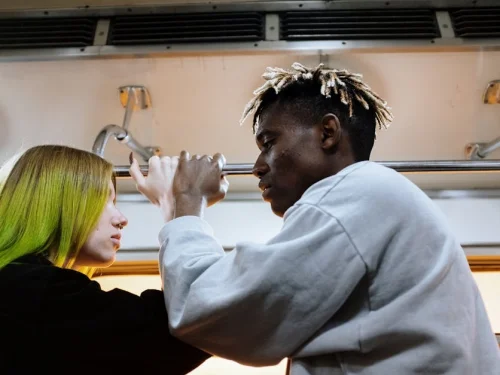 Rüyada Yanan Sobaya Odun Atmak