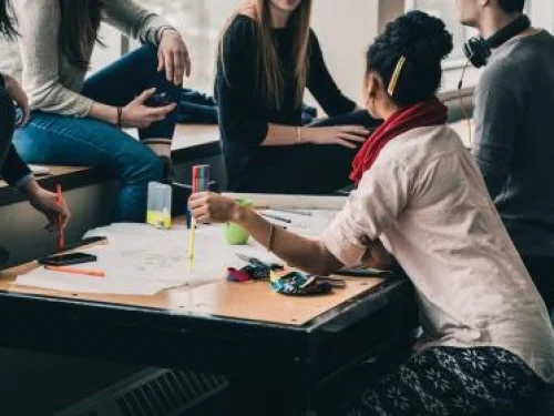 Rüyada Yeni Eve Perde Takmak