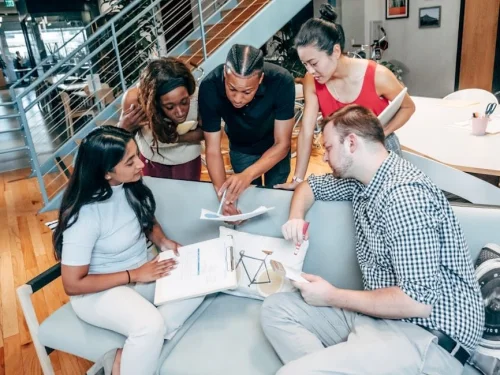 Rüyada Zengin Bir Adamın Evine Gitmek